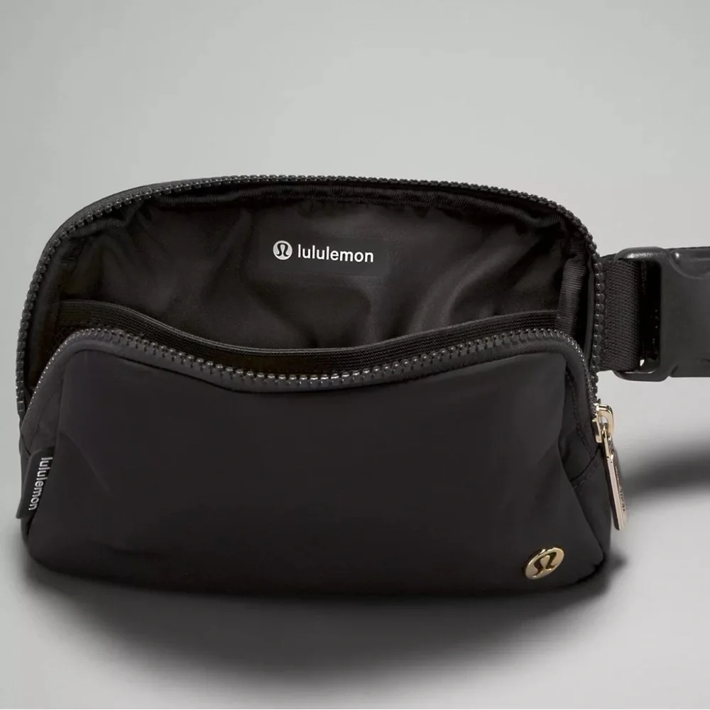 Lululemon Black & Gold Everywhere Belt Bag Crossbody Bag EBB Nwt - Picture 6 of 6